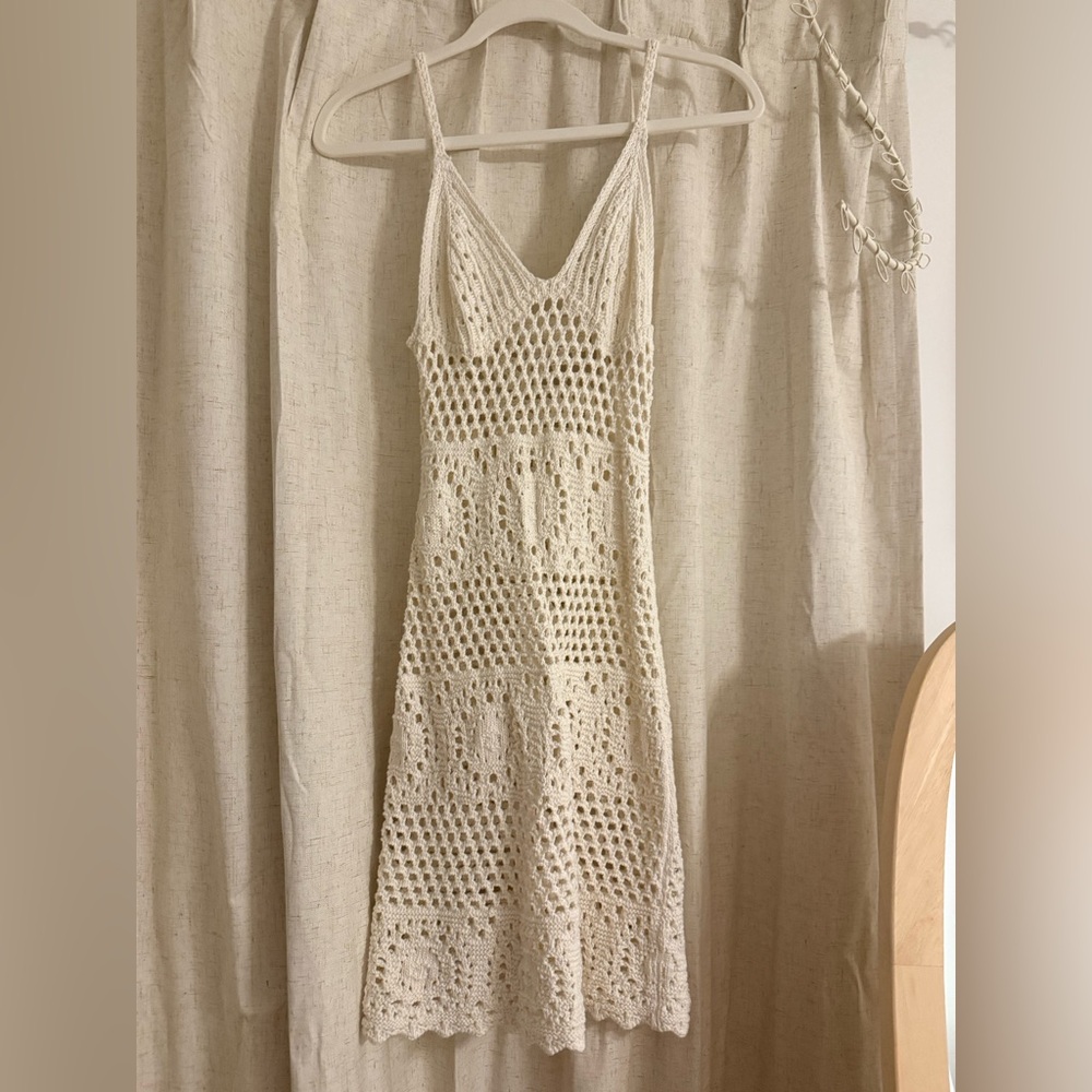 -Aerie Crochet Dress/Cover up
-Perfect for the summer
-Barely worn
